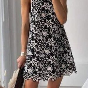 Zara black-and-white crocheted lined dress ties in adjustable fits 10 to 12